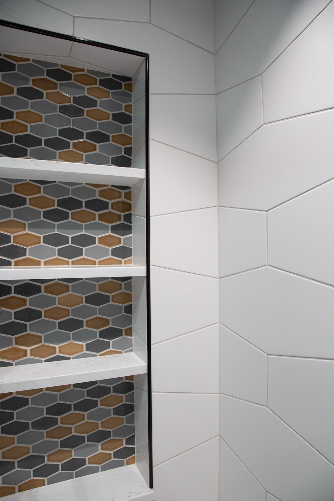 shower detail of the wall tile and integrated niche