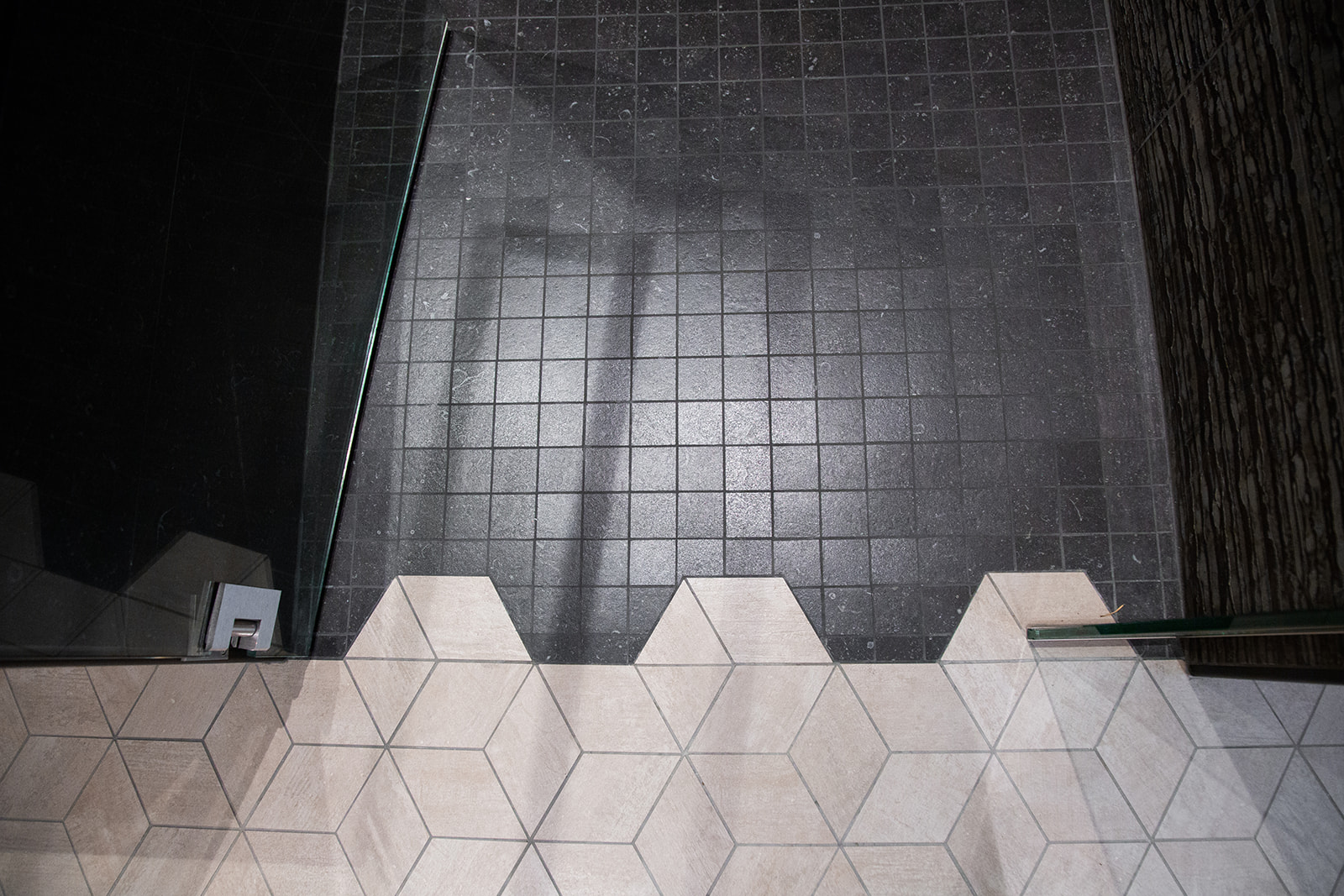 shower floor tile detail transition with multicolored porcelain tile